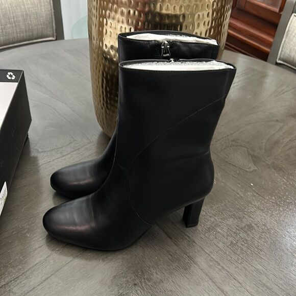 Naturalizer Harlene Leather Bootie (Women) - Picture 5 of 11